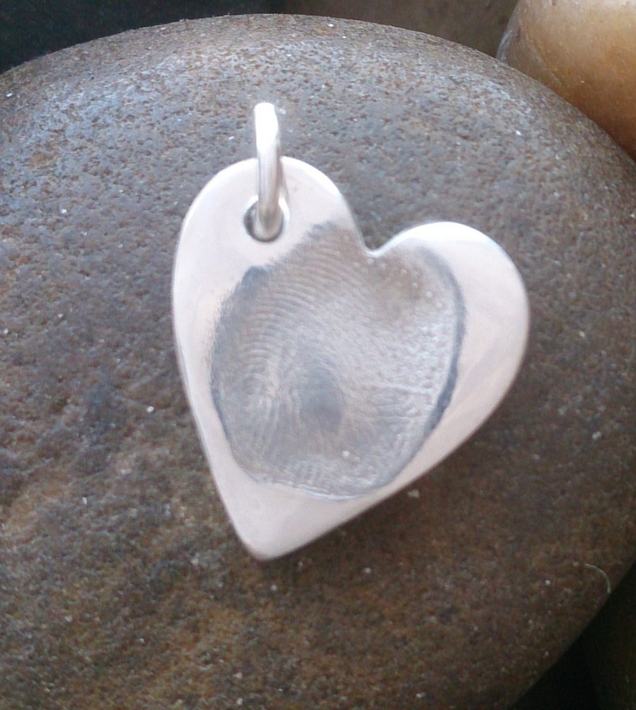 Fingerprint jewellery made with small baby print