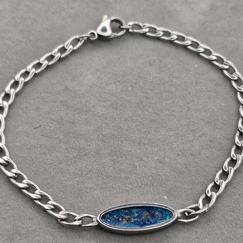 Memorial bracelet with oval ashes setting