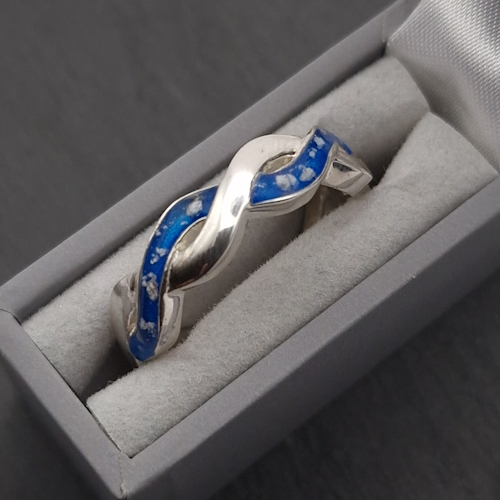 Memorial ashes double wave ring