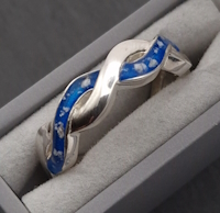 Memorial ashes double wave ring