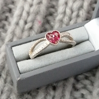 Memorial Ring CZ heart split twist band