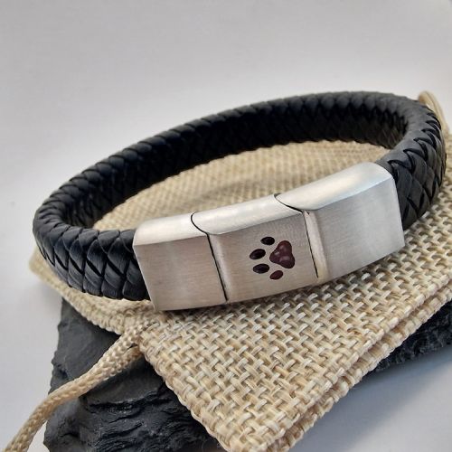 Leather bracelet with Pawprint ashes clasp