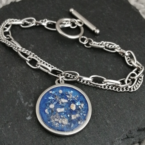 Memory bracelet with ashes