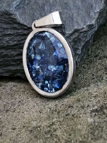 Oval memory pendant with ashes