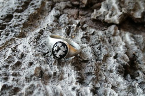 Signet ring with ashes (smaller size)